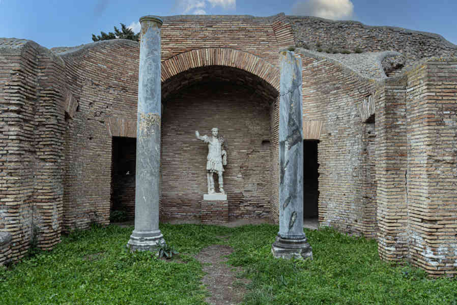 Italia - Ostia 62 - parque arqueológico de Ostia Antica.jpg